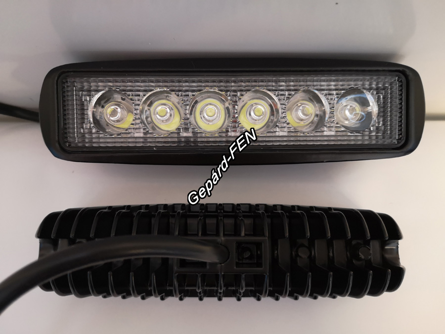 KS4418 Spot. 6 Epistar ledes, 18W,.os 1440 Lumen teljesítményü keskeny téglatest alakú szúrófényû munkalámpa.12-24V. Méretei:160x43x50 mm. Alumínium házban, hátúl középen fémtartós felfogatással, cca: 25cm kábellal. IP68,-as vízállóság.