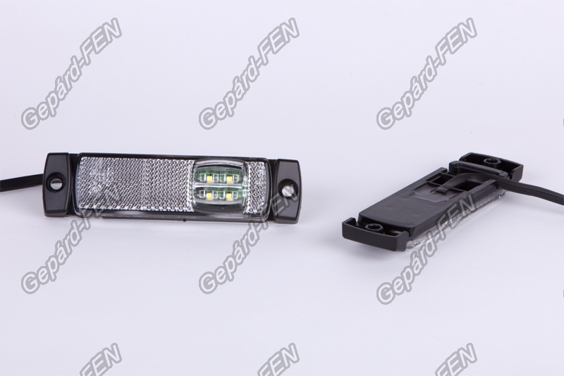 Szélességjelzõ 12-24V téglalap alakú sík hátoldalas fehér szélén 4 LED-es 130mm x 32mm (FT-18B LED)