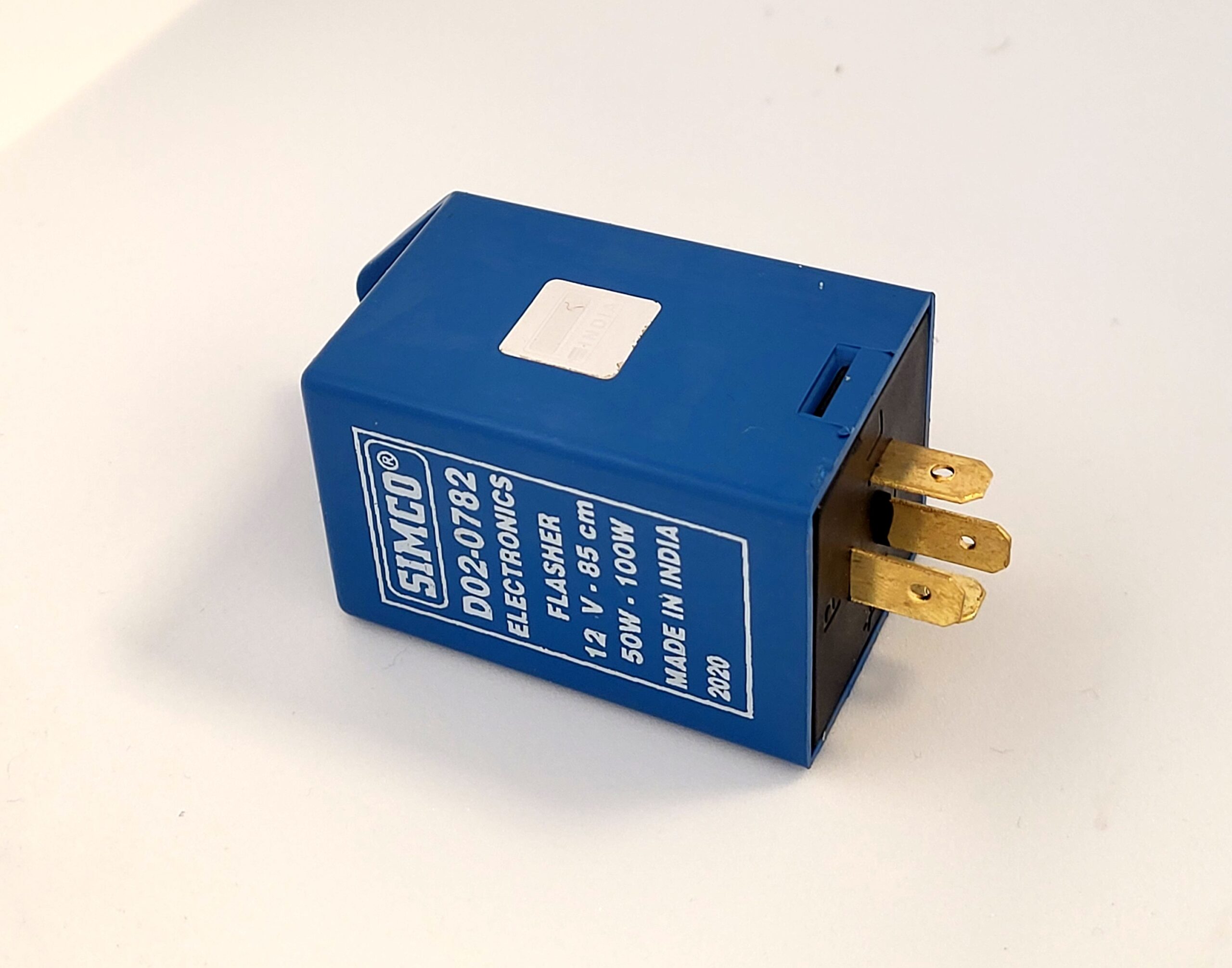 IFA W50,-hez is beépíthetõ, egyébként univerzális elektronikus irányjelzõ relé.Szögletes kivitel, mûanyag házban, tartófüllel.Kiválló minõségü indiai termék, egyedi csomagolásban.