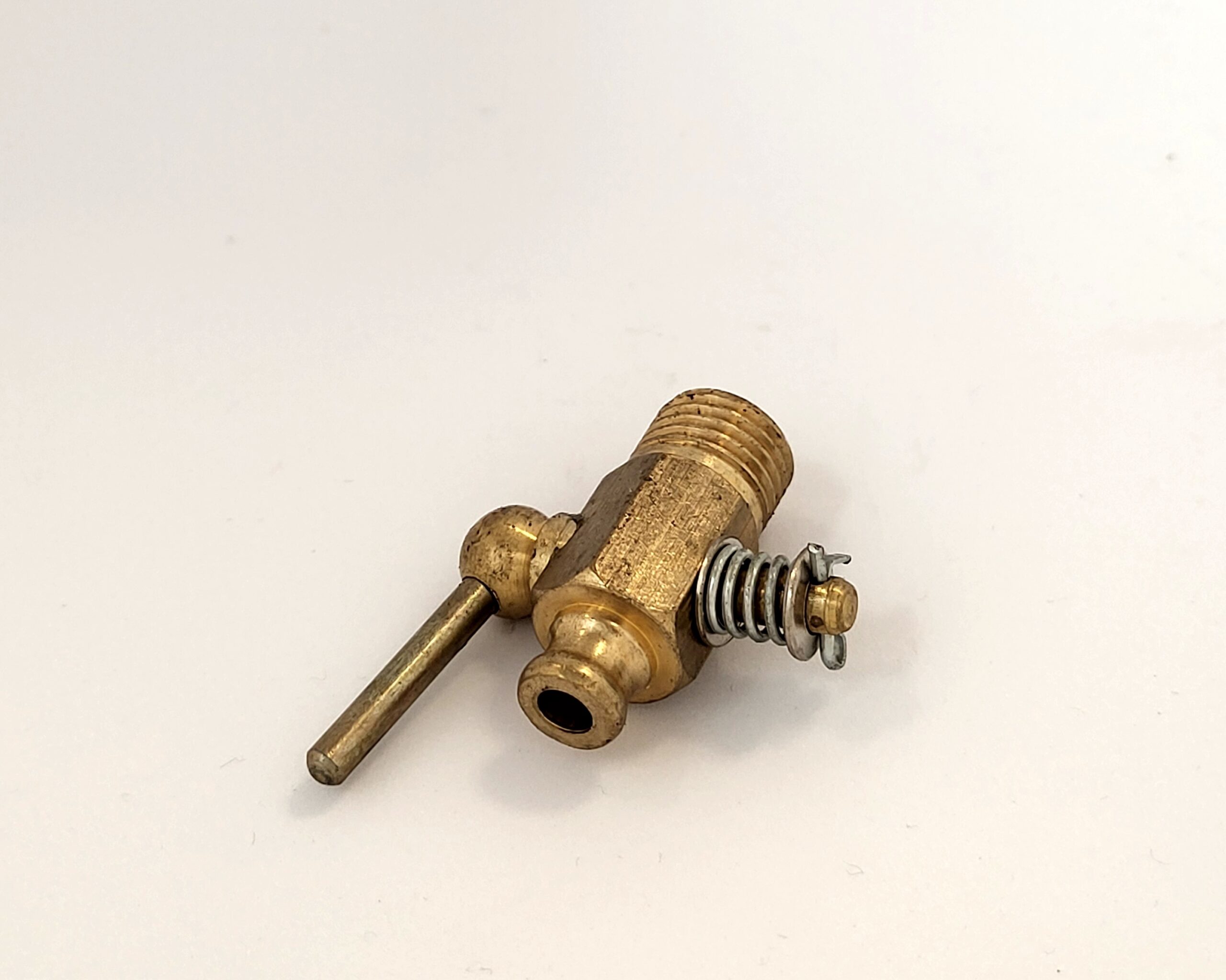 Univerzális, M14x1,5 mm,-es vízleeresztõ csap.Kiválló minõségü indiai termék, egyedi csomagolásban.