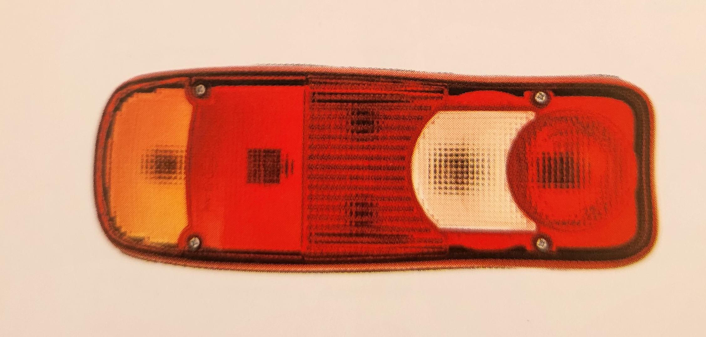 !!!ÚJDONSÁG!!! - Hátsólámpa Renault félholdas ÚJ TÍPUS, BAL oldal +kábelkivezetõ 350x128mm, vast.: 85mm, csavartáv.: 152mm - L-2061D